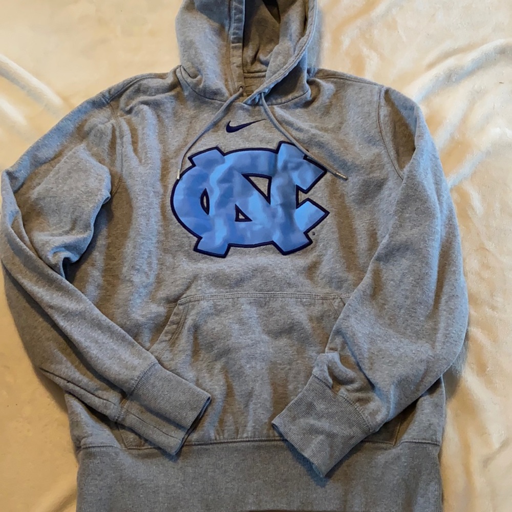 Nike UNC hoodie size medium